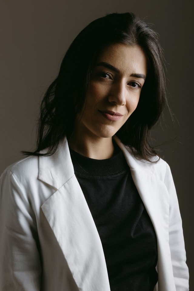 Doctora en su consulta